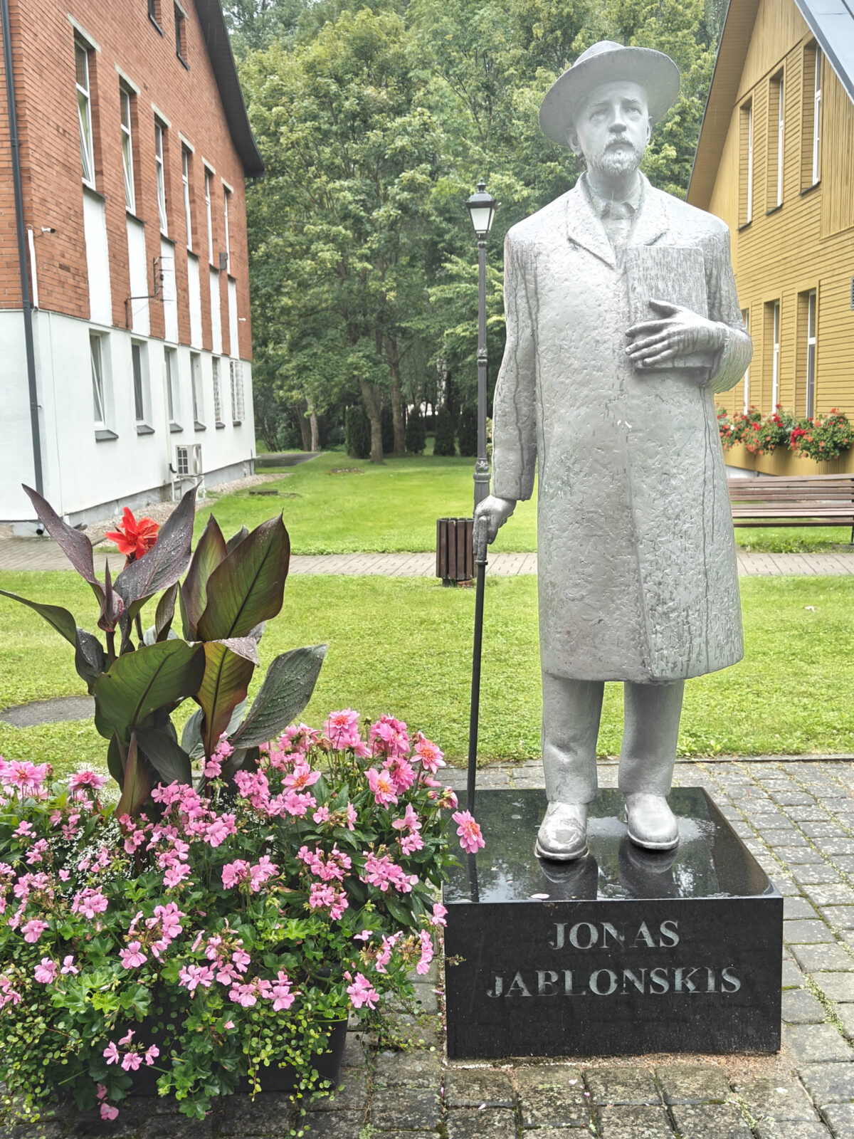 Paminklas bendrinės lietuvių kalbos tėvui Jonui Jablonskiui 