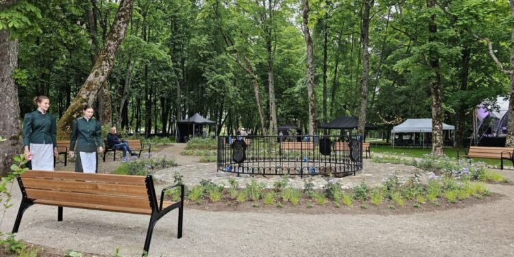 Gargžduose atidarytas Baronų Renių skveras