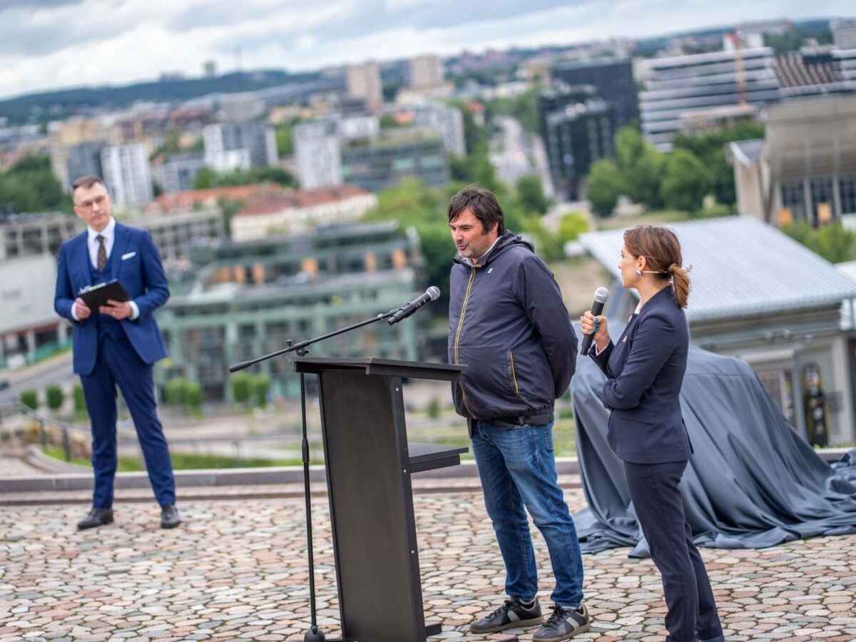 Ant Gedimino kalno atidengta skulptūra „Vilkas“ 