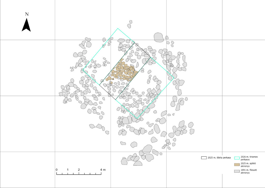  2025 ir 2026 m. tyrimų plotai ir A. Bezzenberger‘io 1891 m. fiksuoti pilkapio akmenys 