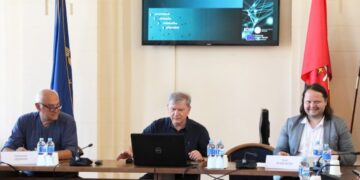 Akad. Gintautas Dzemyda, dr. Darius Amilevičius ir dr. Linas Petkevičius