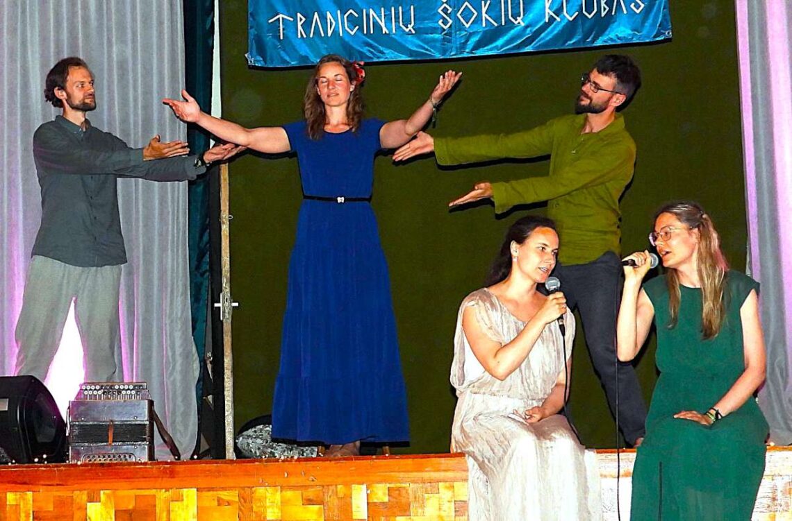 Salų dvare vyks XXIII tarptautinė tradicinių šokių stovykla: Kanklių metais susitiks šokėjai, muzikantai ir tradicijų puoselėtojai