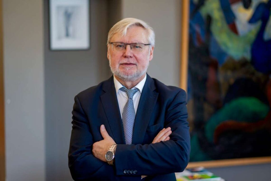 Vytauto Didžiojo universiteto (VDU) Lietuvių išeivijos instituto vyr. mokslo darbuotojas prof. dr. Juozas Skirius