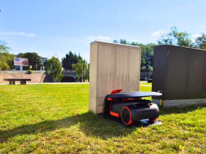 Žolės pjovimo robotas