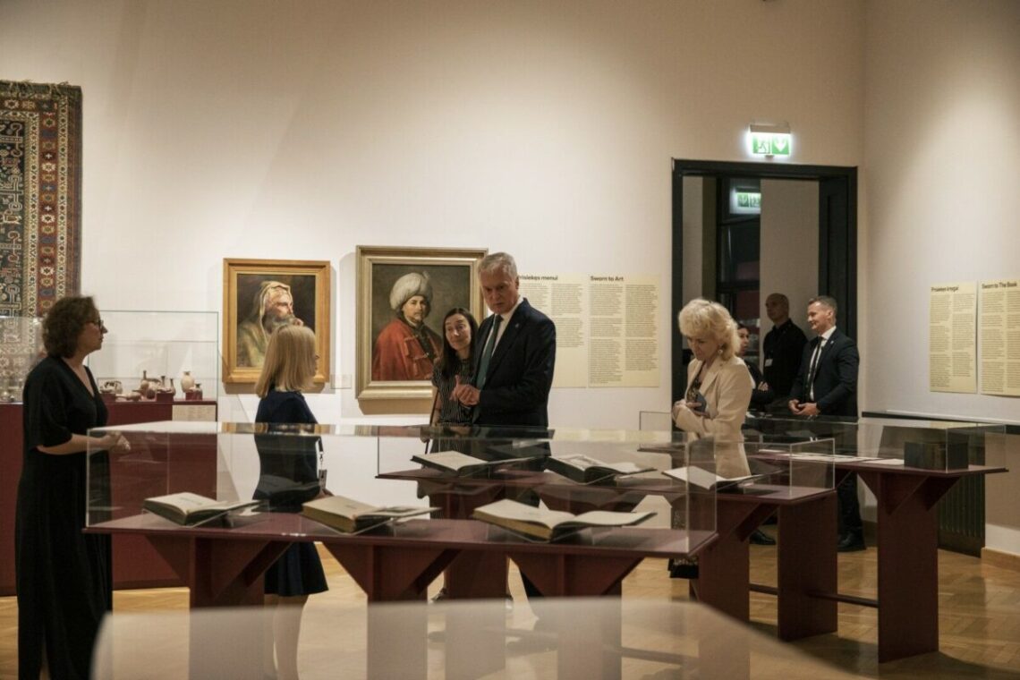 Paroda „Prisiekęs: Vlado Daumanto re/kolekcijos“ KTU bibliotekoje