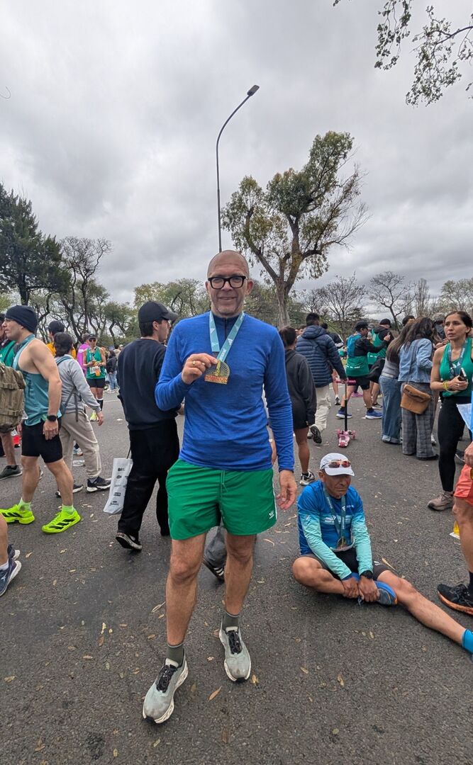V. Petrulis po maratono Buenos Airėse 2025 m. 