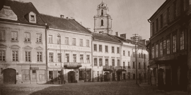 Pilies gatvė (dabar šioje vietoje Konstantino Sirvydo skveras)