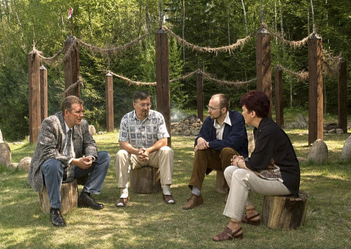 Filmuojama laida „Ramuva“. Etnokultūra ar religija“ (kalba Gintaras Beresnevičius, Jonas Vaiškūnas, Ignas Narbutas, Aušra Kalinauskienė). LRT laida „Etnokultūros ratas“