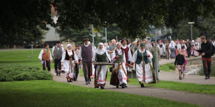 Folkloro šventė „Pūsk, vėjuži!“ Juodkrantėje