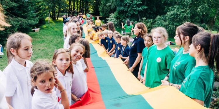 Užsienio lietuvių vaikai ir mokytojai vasarą leido pažindami Lietuvą