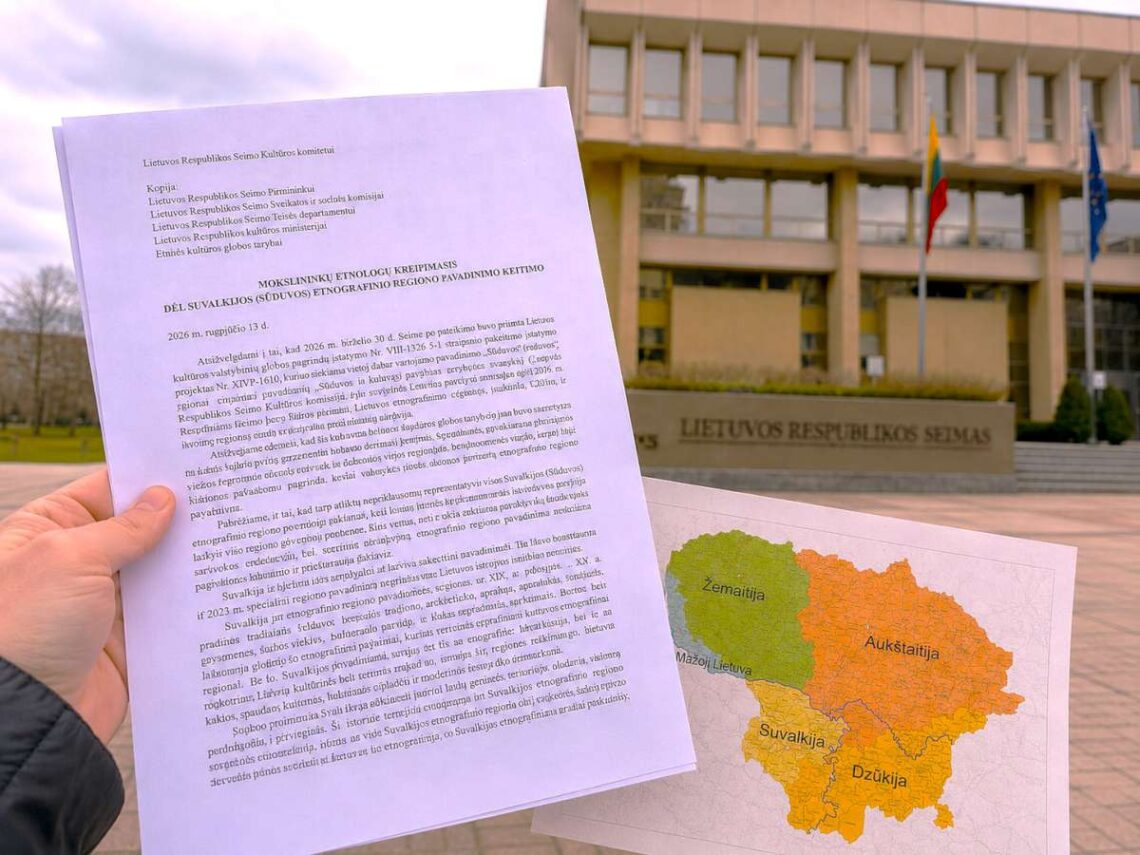 Etnologų kreipimasis ir Lietuvos etnografinių regionų žemėlapis prie Seimo rūmų