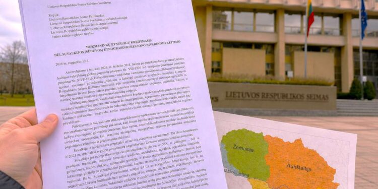 Etnologų kreipimasis ir Lietuvos etnografinių regionų žemėlapis prie Seimo rūmų