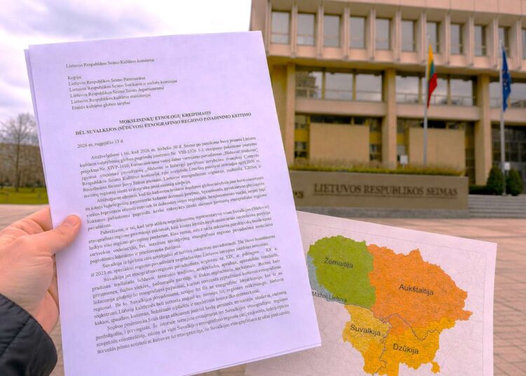 Etnologų kreipimasis ir Lietuvos etnografinių regionų žemėlapis prie Seimo rūmų