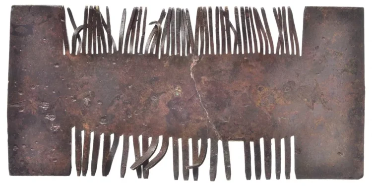 XVII a. pab. – XVIII a. pr. Vario lydinys. Ilgis – 7,5 cm, plotis – 3,5 cm, storis – 0,05 cm. Restauravo Rima Niunkienė, rest. prot. Nr. 719/10339