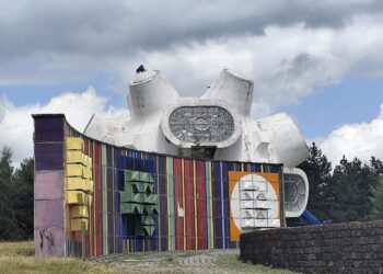 Gelbėjamas futuristinis paminklas: Primena apie Šiaurės Makedonijos laisvės kovas