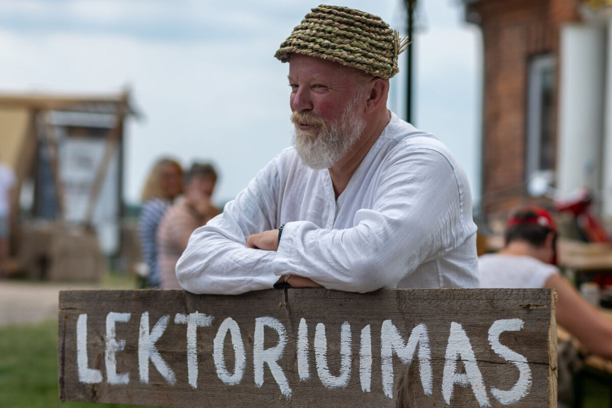 Vytaras Radzevičius „Samanose" 