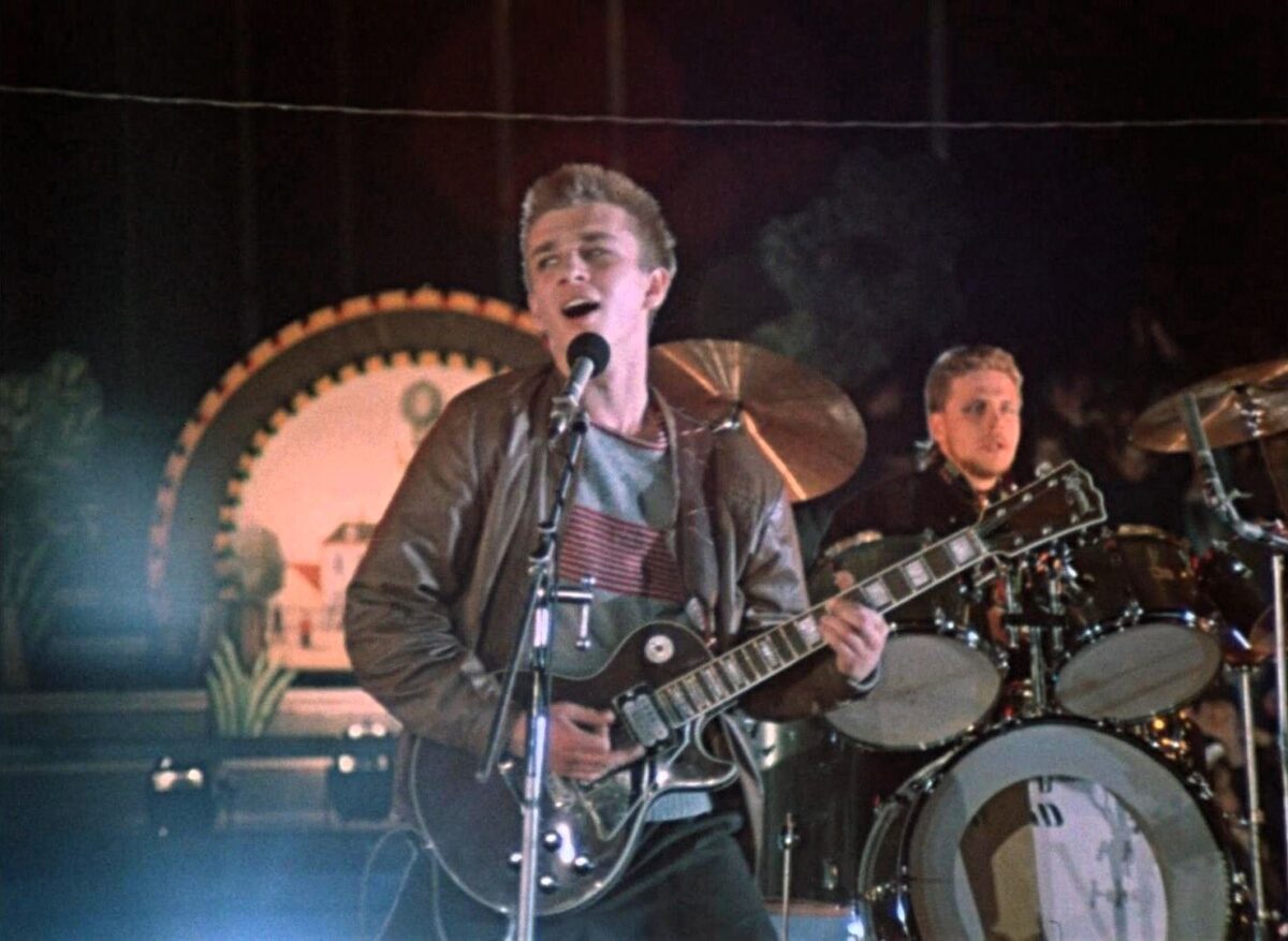 Artūro Pozdniakovo muzikinis filmas „Kažkas atsitiko“ (1986)