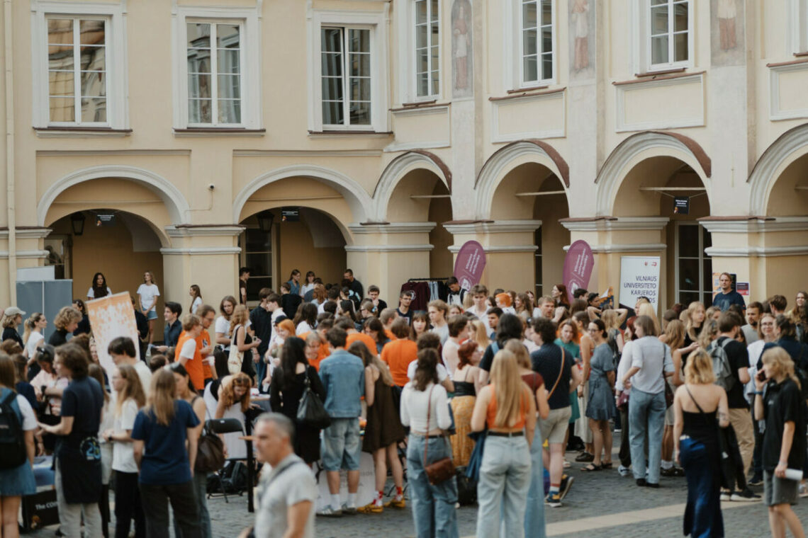 Daugiau nei 4 tūkst. pirmakursių