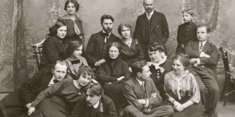Grupė jaunų lietuvių vilniečių kilus karui 1914 m.