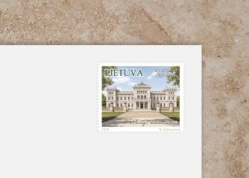 Žemaitijos Versalis atsidūrė ant pašto ženklo: įamžinti Plungės dvaro rūmai