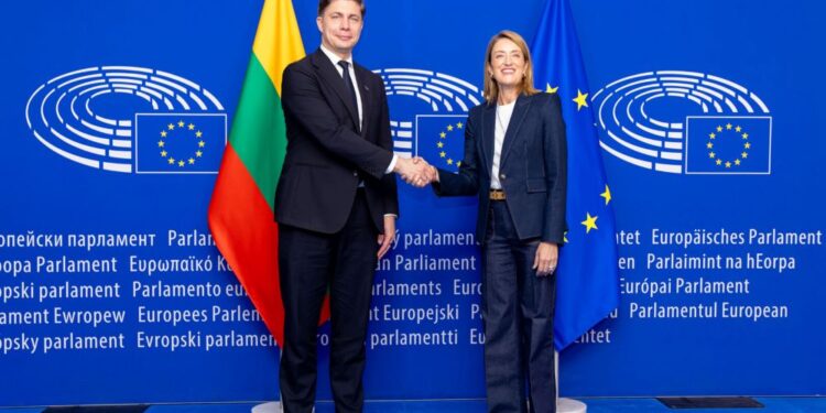 M. Sinkevičius ir R. Roberta Metsola