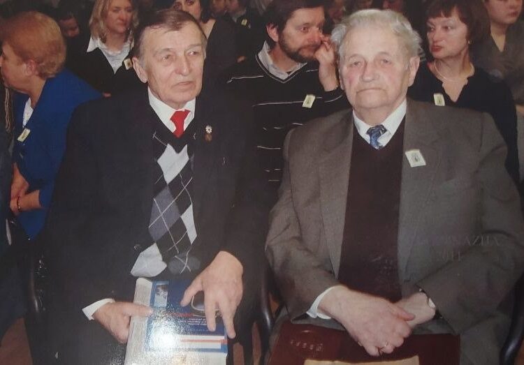 Vytautas Liudas Dailidka ir Zigmas Zinkevičius Eišiškių Stanislovo Rapolionio gimnazijoje 2011 m.