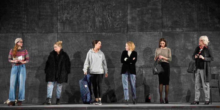 Spektaklio „Dievų aušra“ scena Estijos „Südalinna“ teatre