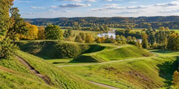 Kernavės archeologinės vietovės piliakalnių ir slėnio vaizdinė interpretacija