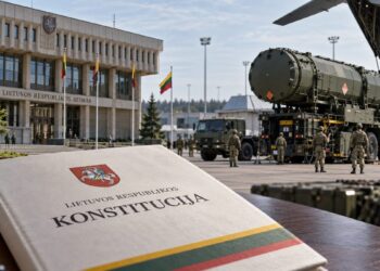 Lietuvos Respublikos Konstitucija, Seimo rūmai ir branduolinio ginklo dislokavimą vaizduojanti karinė technika