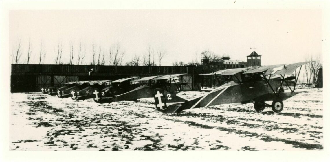 Lietuvos karo aviacijos žvalgybiniai lėktuvai „Ansaldo SVA-10“ Kauno aerodrome