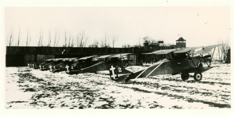 Lietuvos karo aviacijos žvalgybiniai lėktuvai „Ansaldo SVA-10“ Kauno aerodrome