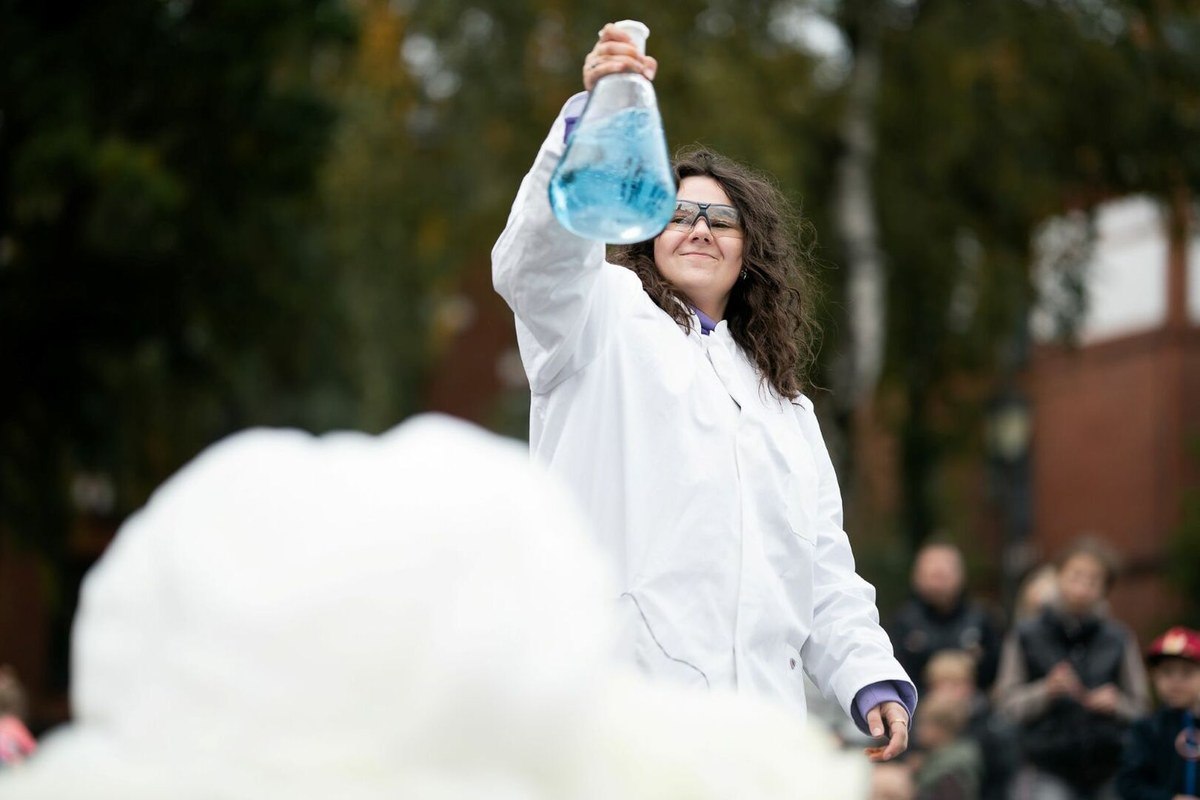 Chemijos bandymas „Europos tyrėjų naktyje“ Klaipėdoje