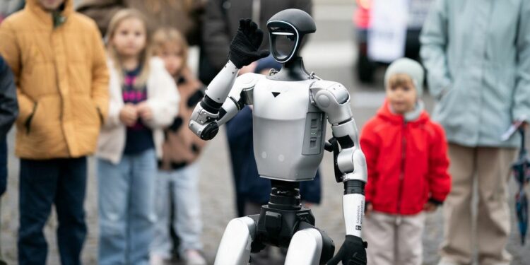 Robotas tarp „Europos tyrėjų nakties“ lankytojų Klaipėdos universitete