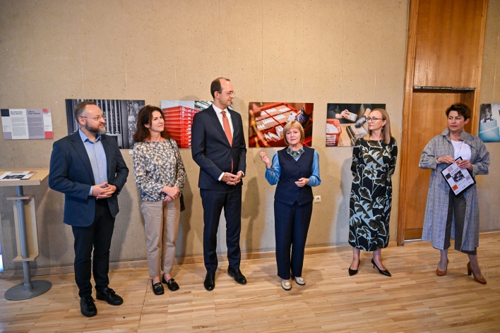 Paroda „Gyvenimas tarp delnų“