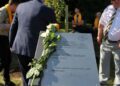 Šiauliuose atidaryta signatarų alėja. Romualdo Ozolo atminimo lenta