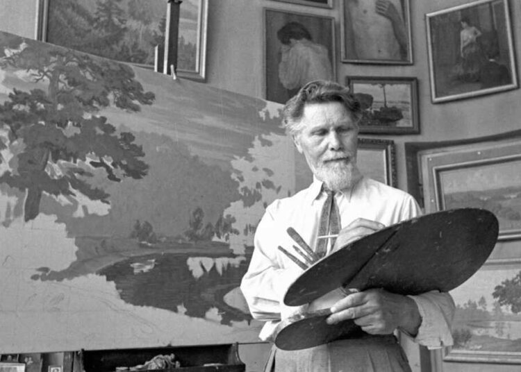 Dailininkas Antanas Žmuidzinavičius tapo savo dirbtuvėje 1956 metais