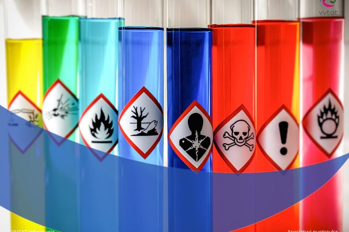 Spalvoti mėgintuvėliai su cheminių medžiagų pavojų ženklais