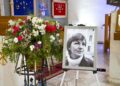 Dalios Tamulevičiūtės portretas ir gėlės Varėnos Šv. arkangelo Mykolo bažnyčioje