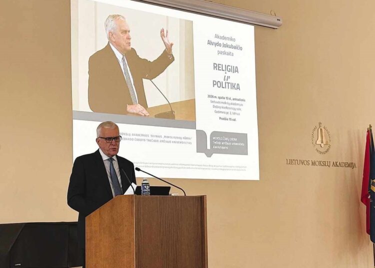 Akademikas Alvydas Jokubaitis skaito paskaitą Lietuvos mokslų akademijoje