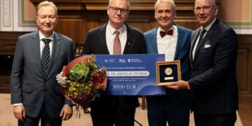 Valentinos Burkšienės vardo premijos įteikimas Klaipėdos universitete: Artūras Razbadauskas, Jaroslavas Dvorakas, Rimantas Balsys ir Arūnas Burkšas