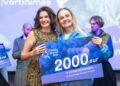 Klaipėdos universiteto doktorantė Laura Lupeikaitė-Kuncienė (dešinėje) su pirmosios vietos „Tyrėjų Grand Prix“ apdovanojimu