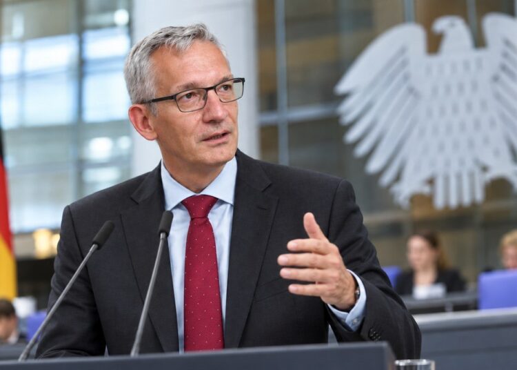 BND vadovas Martinas Jėgeris kalba Bundestago aplinkoje