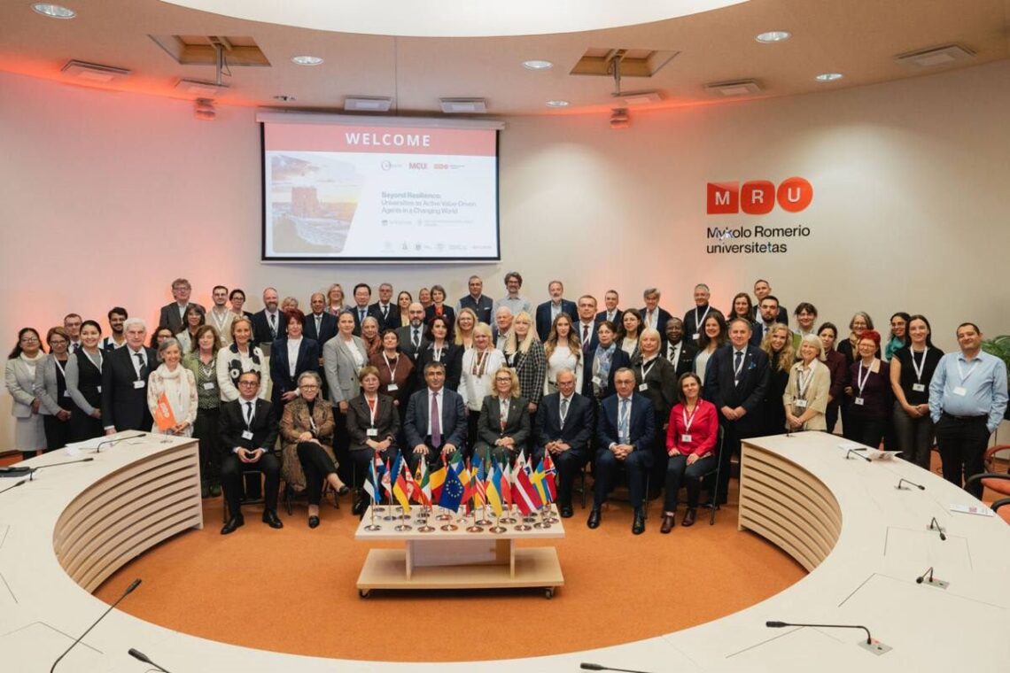 Didžiosios universitetų chartijos konferencijos dalyviai Mykolo Romerio universitete Vilniuje