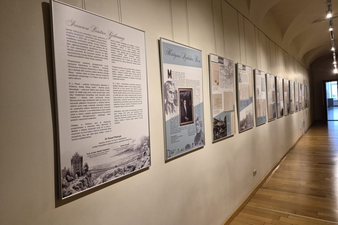 Martyno Liudviko Rėzos 250-mečiui skirtos parodos ekspozicija su stendais