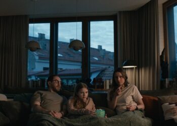Filmo „Skyrybos karo metu“ kadras