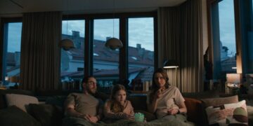 Filmo „Skyrybos karo metu“ kadras