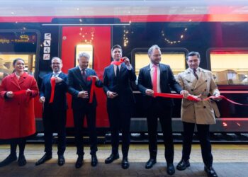 Keliones pradėjo naujasis „Stadler“ traukinys