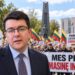 Vytautas Sinica protesto prieš masinę imigraciją fone