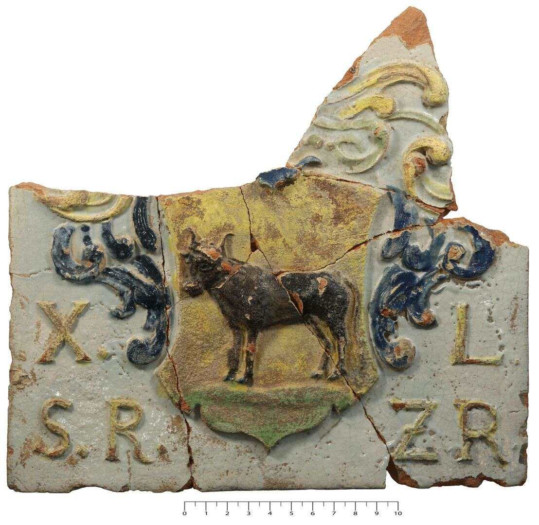 Archeologų rastas koklis su buivolo atvaizdu
