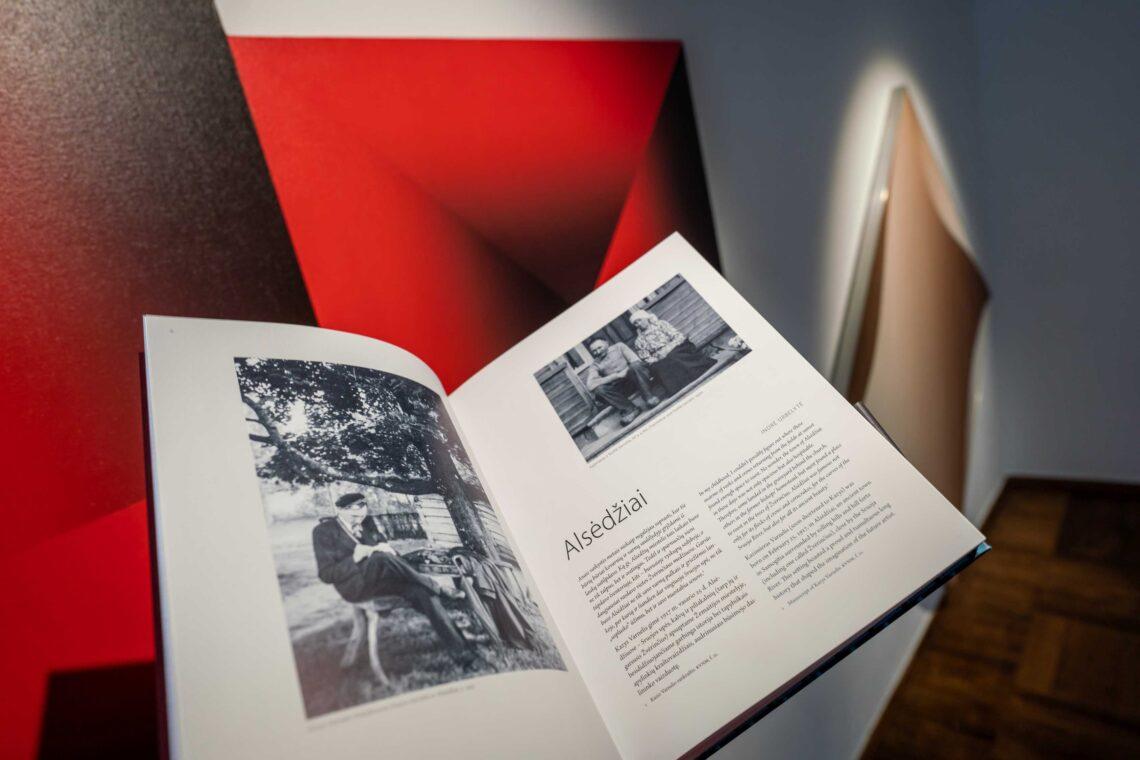 LNM išleido monumentalų albumą apie optinio meno meistro ir kolekcininko K. Varnelio gyvenimą bei kūrybą | S. Samsonas, LNM nuotr.